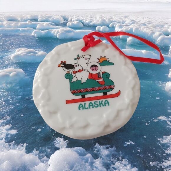 Vintage ALASKA Ceramic Ornament Christmas Eskimo Polar Bear Seal Sled Round 90s. - Picture 10 of 12